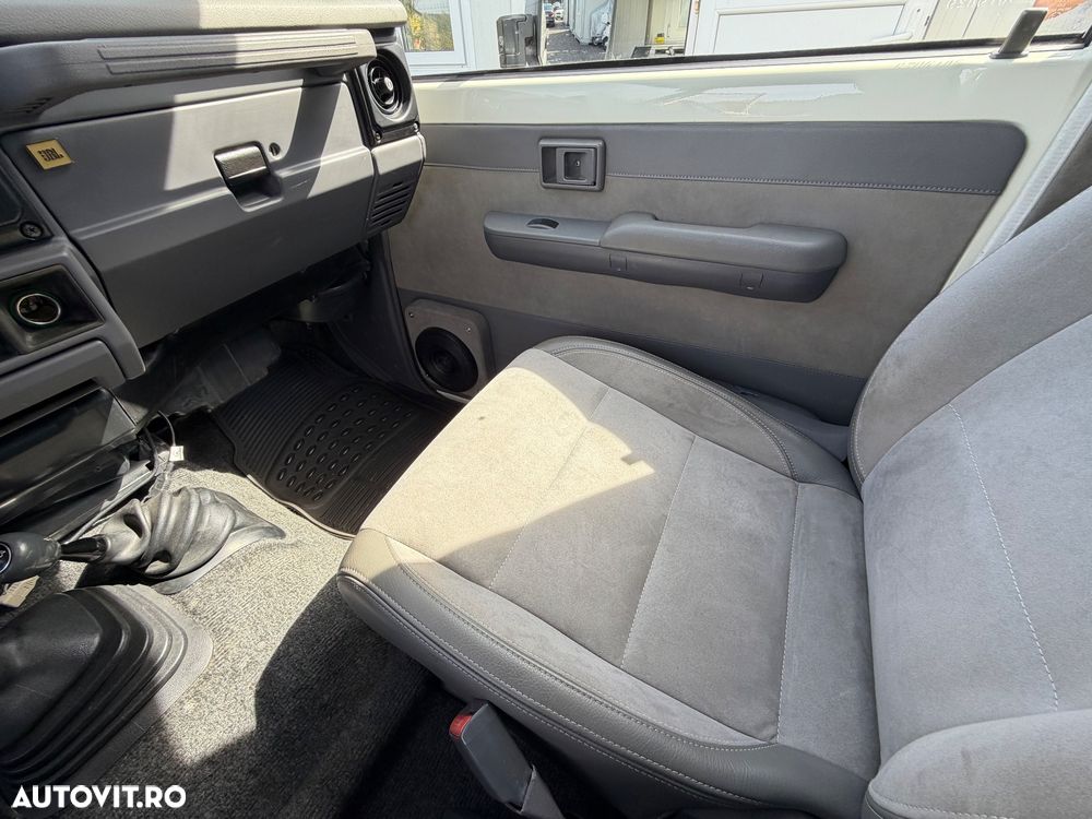 Toyota Land Cruiser - 30