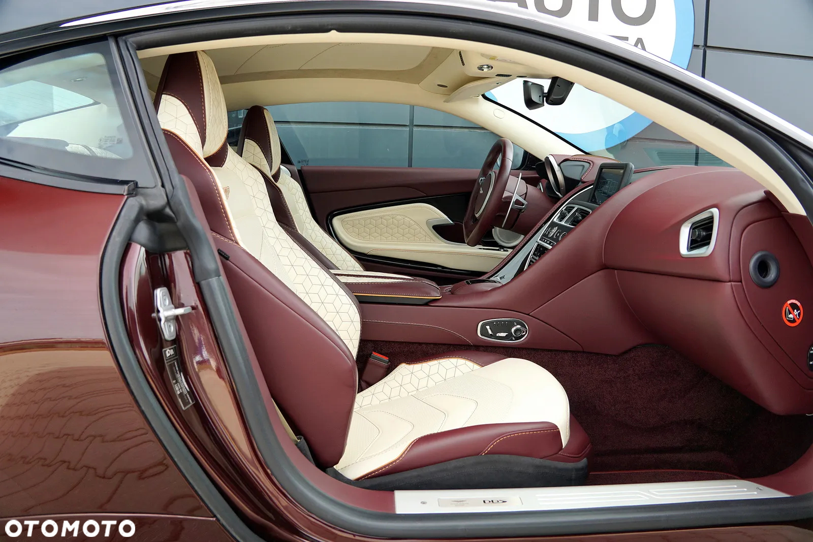 Aston Martin DBS Superleggera Standard - 25