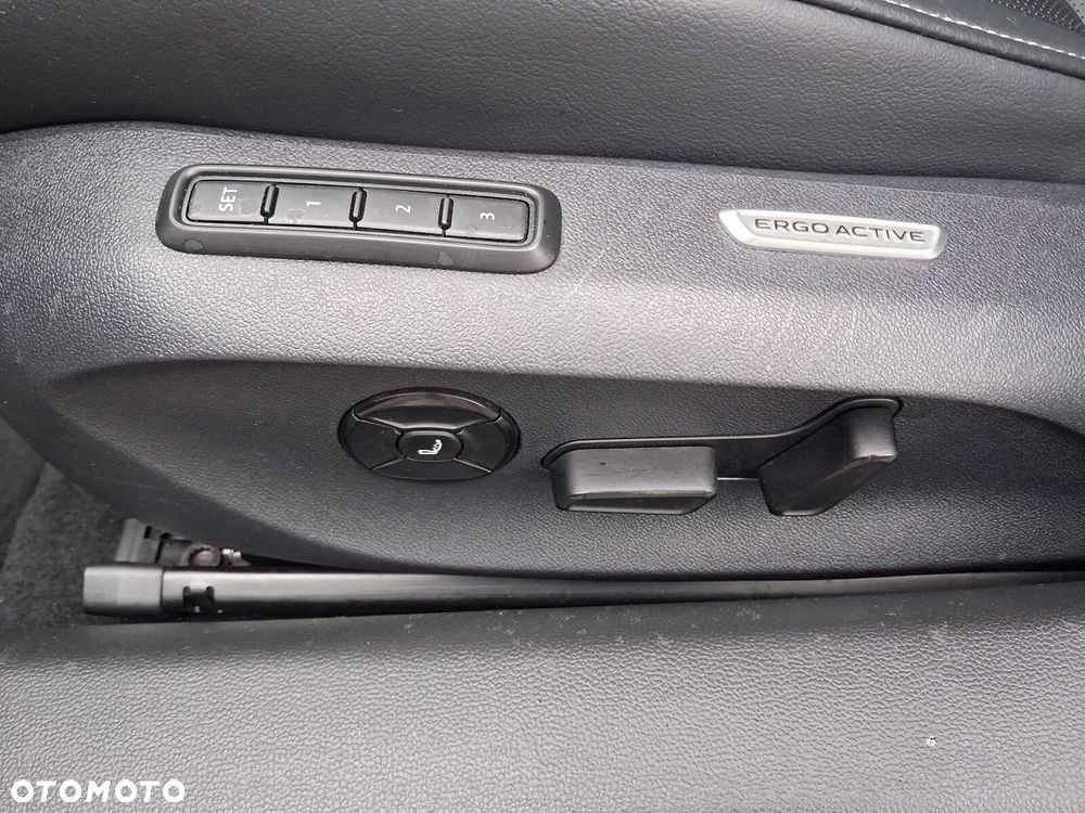 Volkswagen Passat - 28