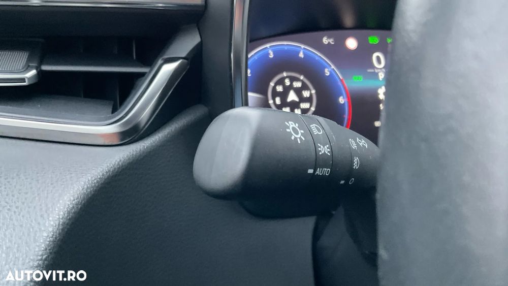 Toyota Corolla TS 1.8 HSD Dynamic - 27