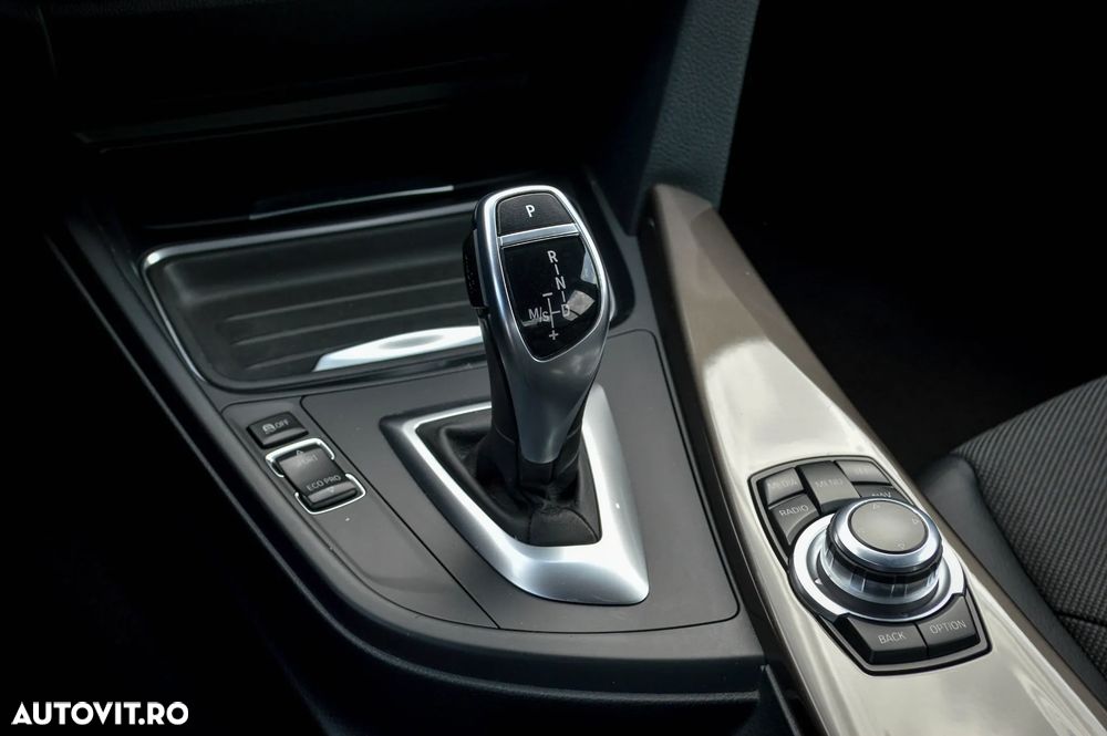 BMW Seria 3 320d xDrive DPF Aut. Edition Sport - 9