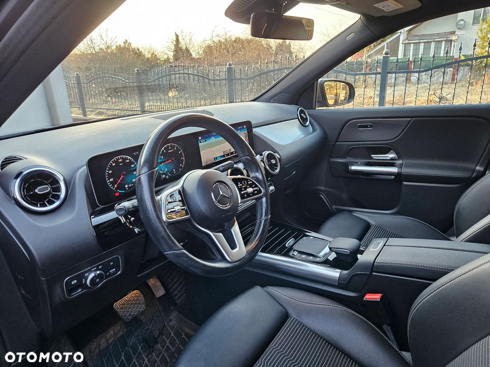 Mercedes-Benz GLA 200 - 11