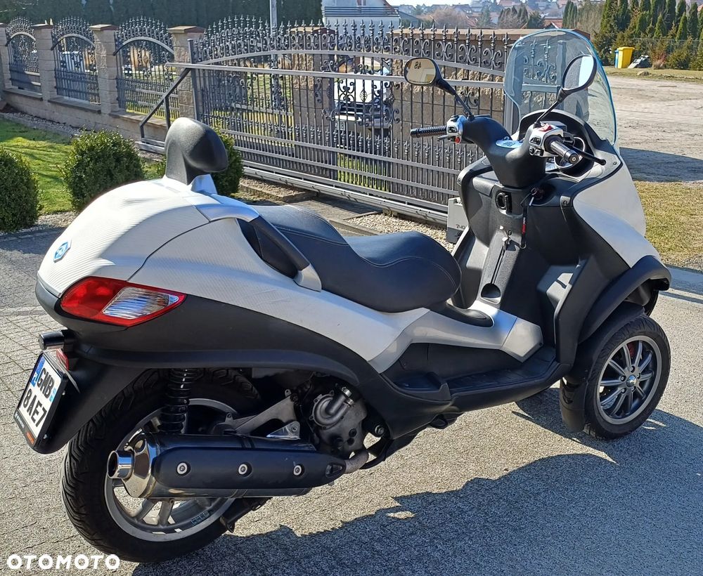 Piaggio MP-3 - 10