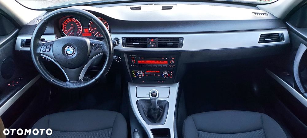 BMW Seria 3 318i Edition Exclusive - 28