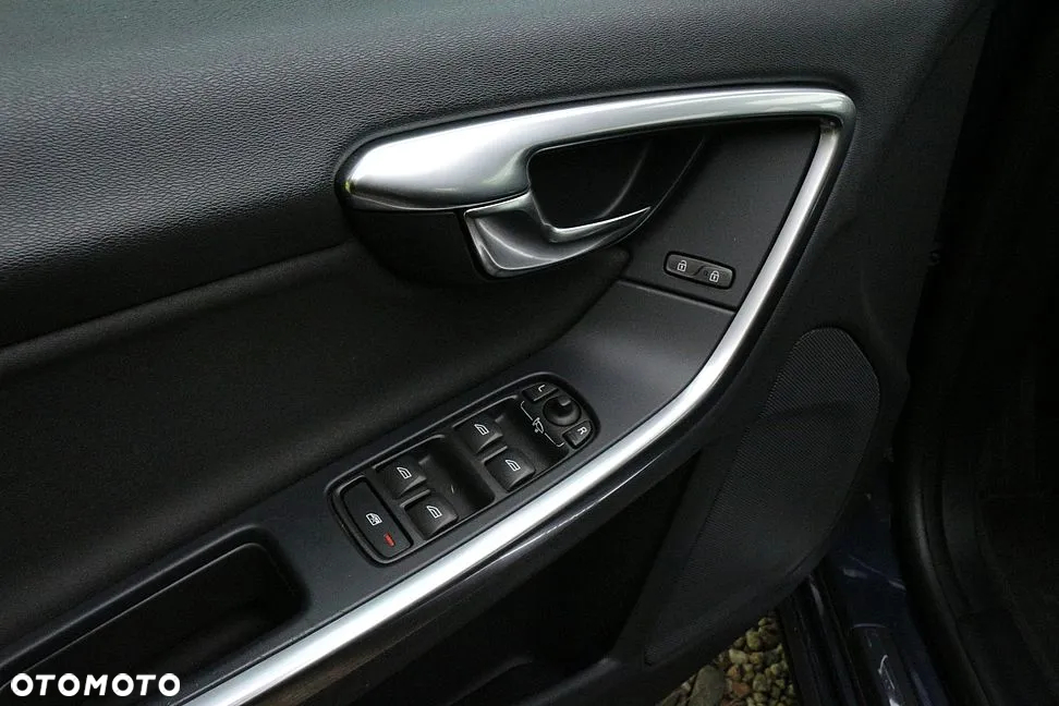 Volvo V60 D3 Geartronic Momentum - 24