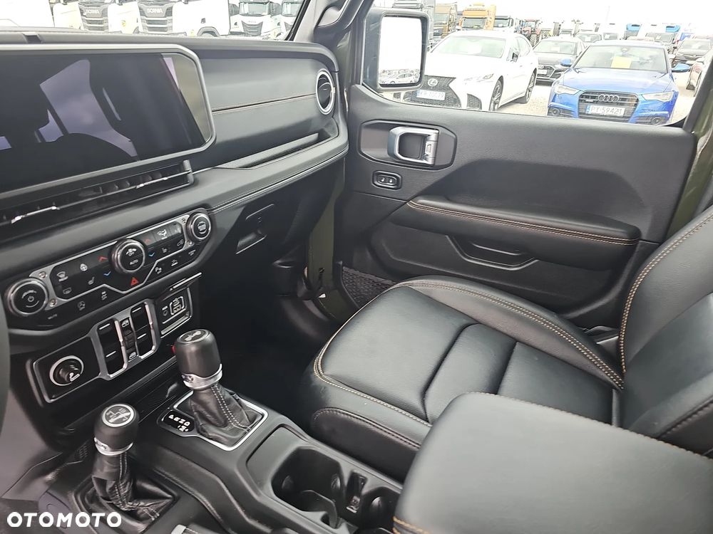 Jeep Wrangler Unlimited GME 2.0 Turbo Sahara - 16