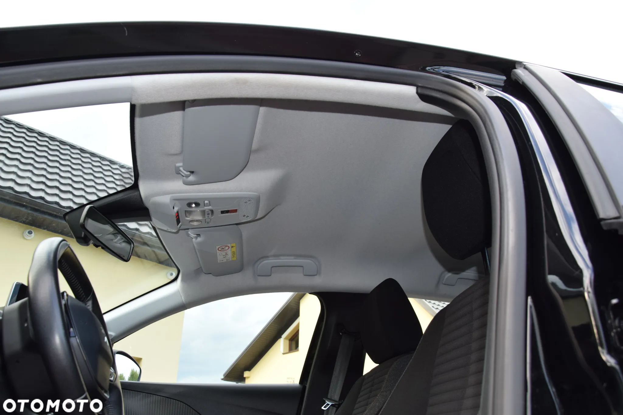 Peugeot 208 - 32