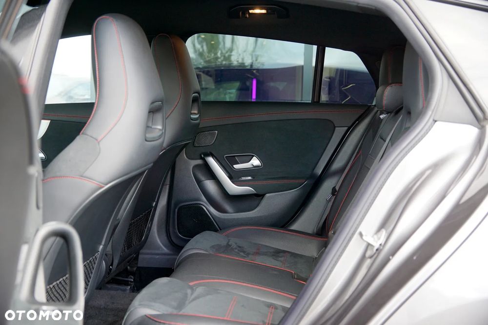 Mercedes-Benz CLA 200 AMG Line 7G-DCT - 16