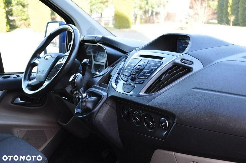 Ford Tourneo Custom - 31