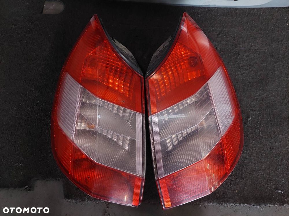KLAPA BAGAŻNIKA + LAMPY TYŁ RENAULT SCENIC II NV676 - 2