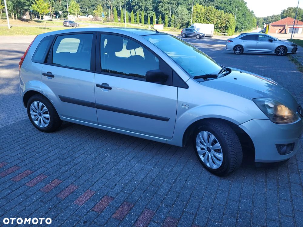 Ford Fiesta 1.4 Ambiente - 22