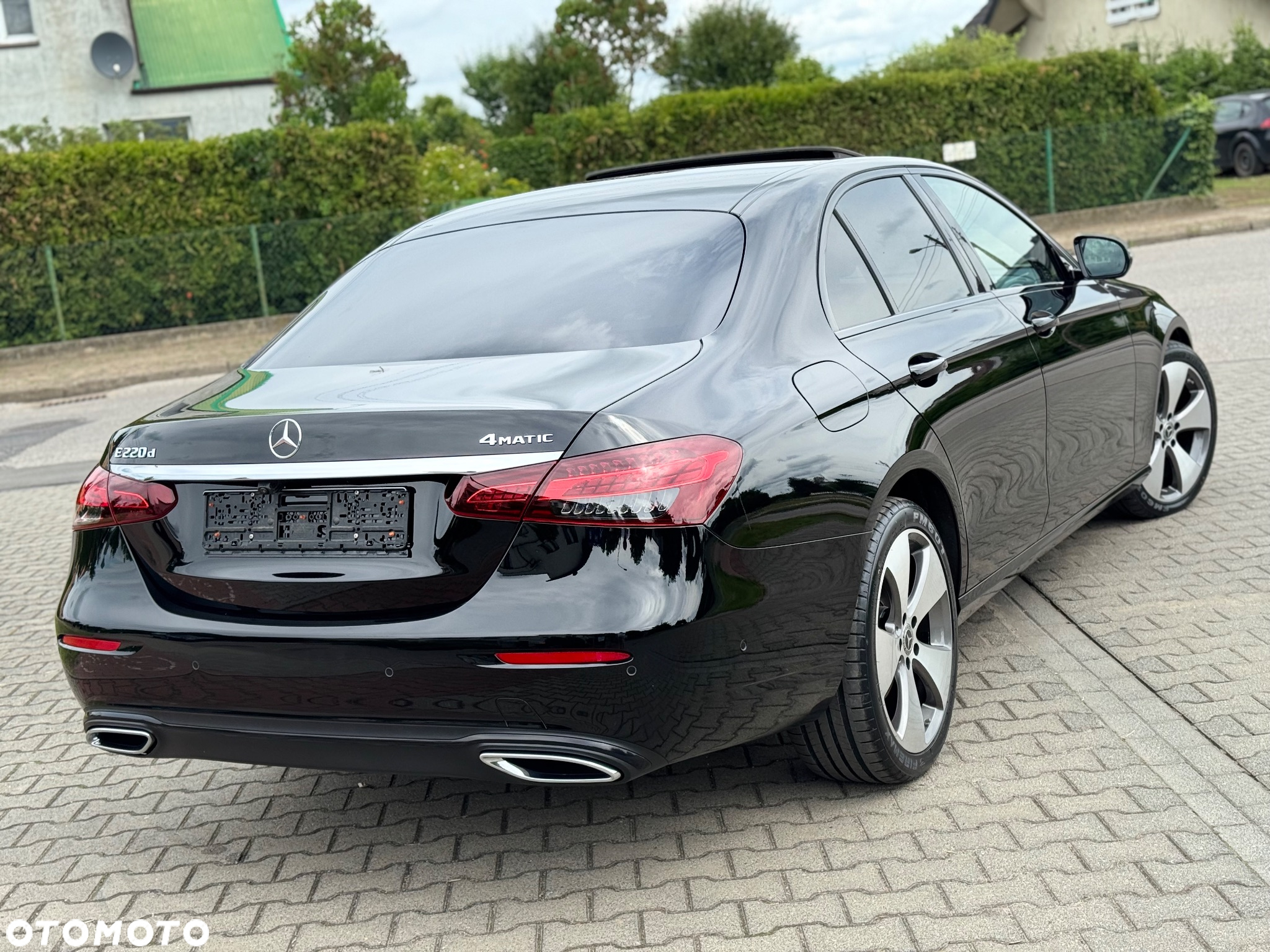 Mercedes-Benz Klasa E 220 d 4Matic T 9G-TRONIC Avantgarde - 16