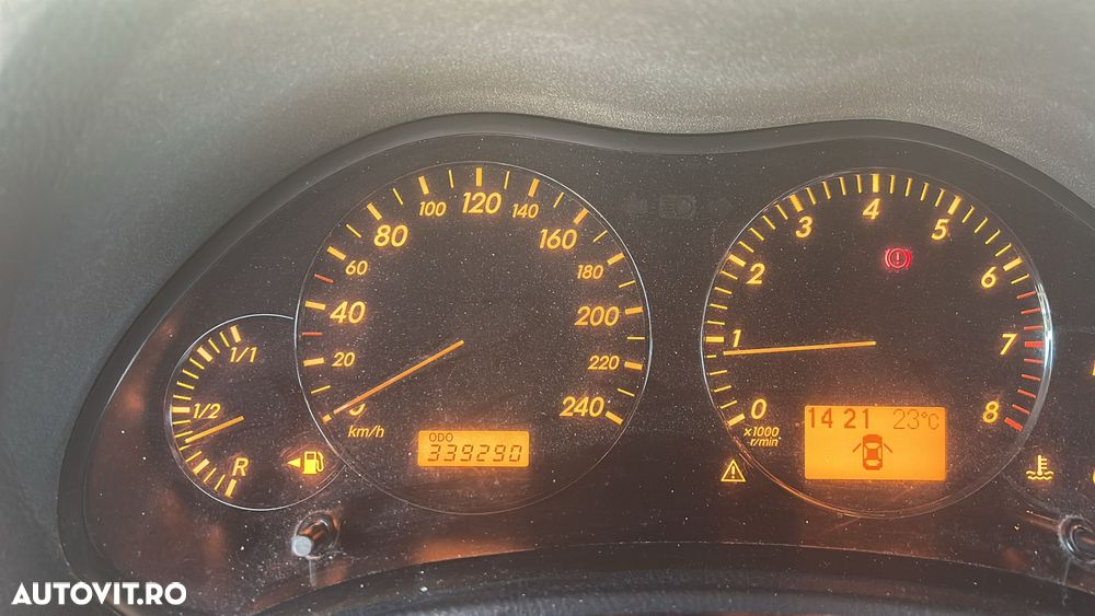 Toyota Avensis 1.6 Sedan Luna - 16
