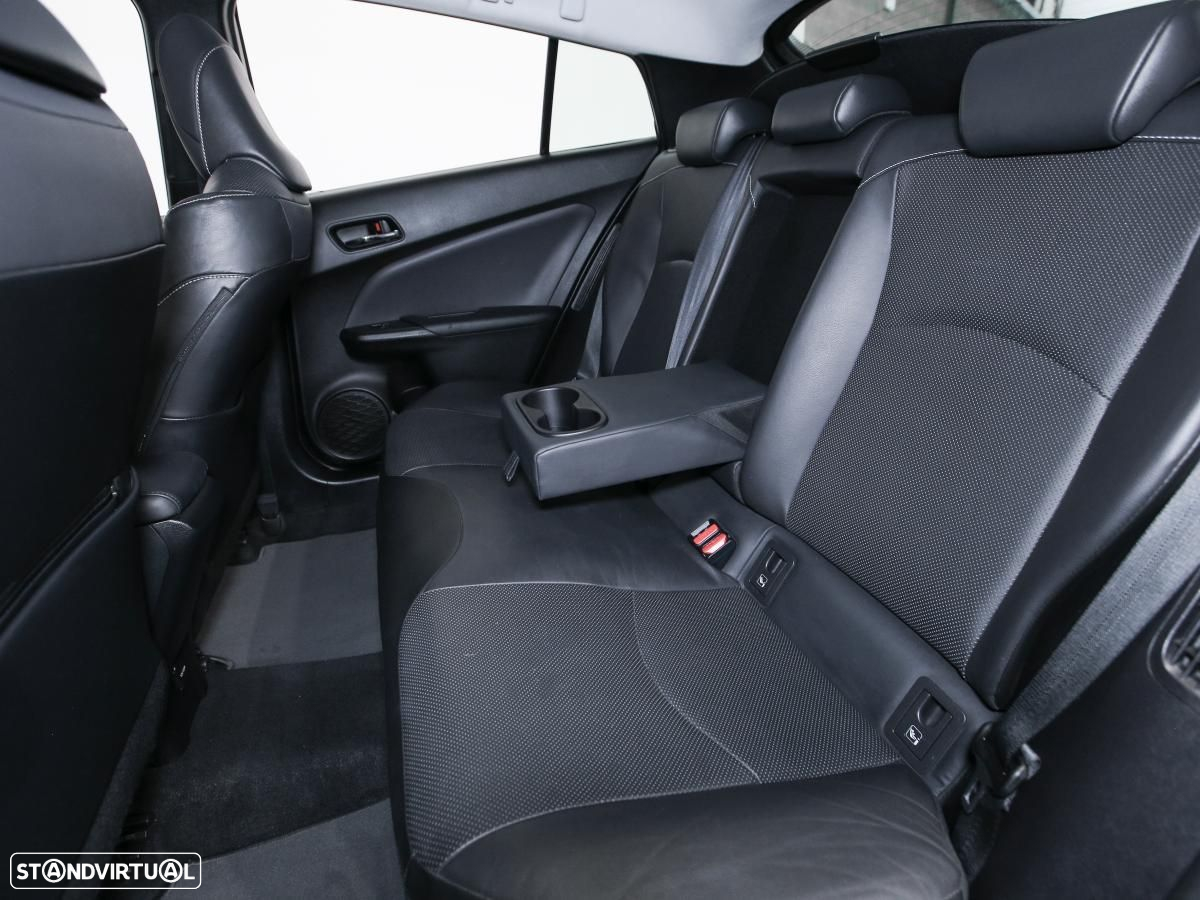 Toyota Prius 1.8 Plug-In Luxury - 9