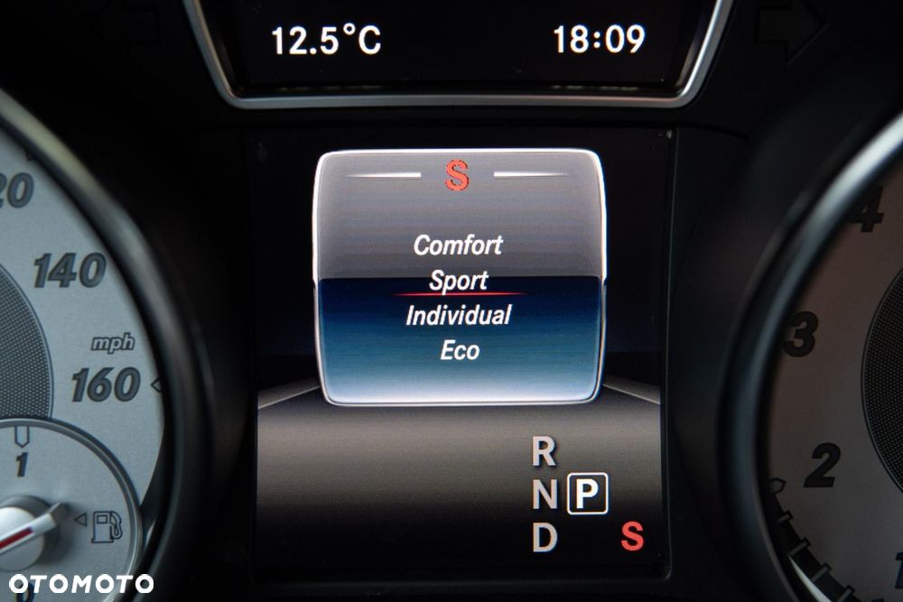 Mercedes-Benz CLA 250 7G-DCT AMG Line - 25