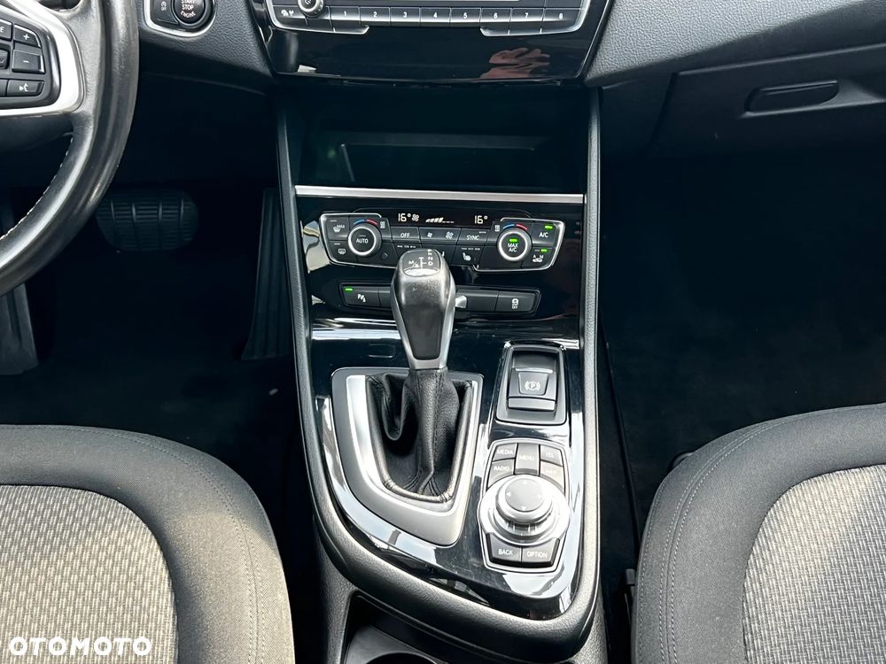 BMW Seria 2 218d Advantage - 24