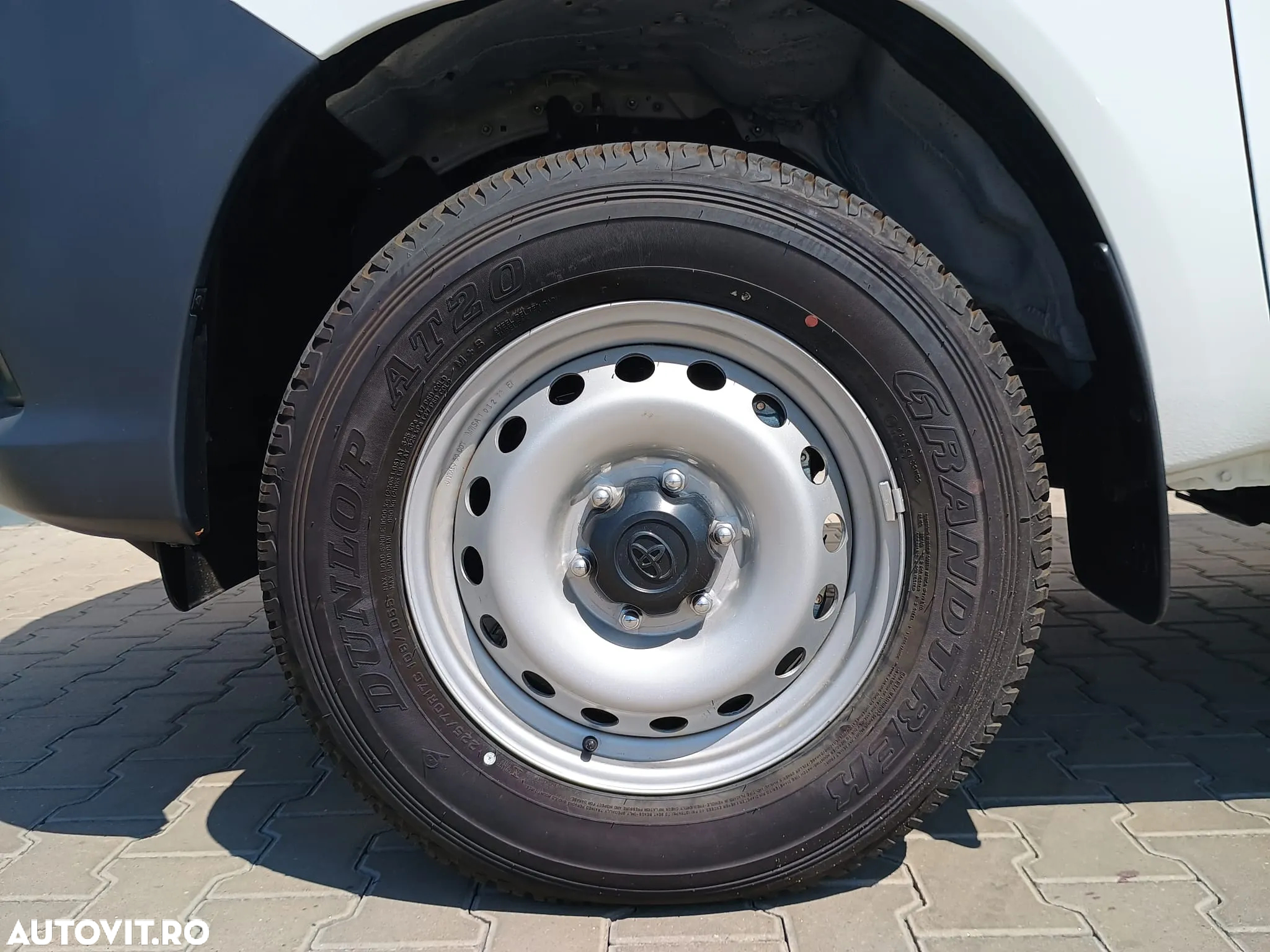 Toyota Hilux - 5