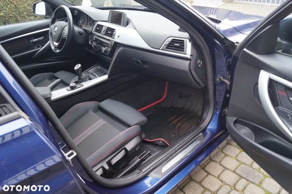 BMW Seria 3 318i Sport Line - 25