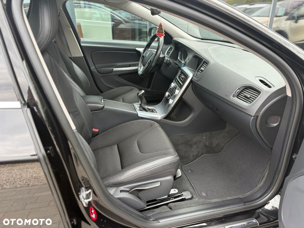 Volvo V60 D3 Drive-E R-Design Momentum - 9