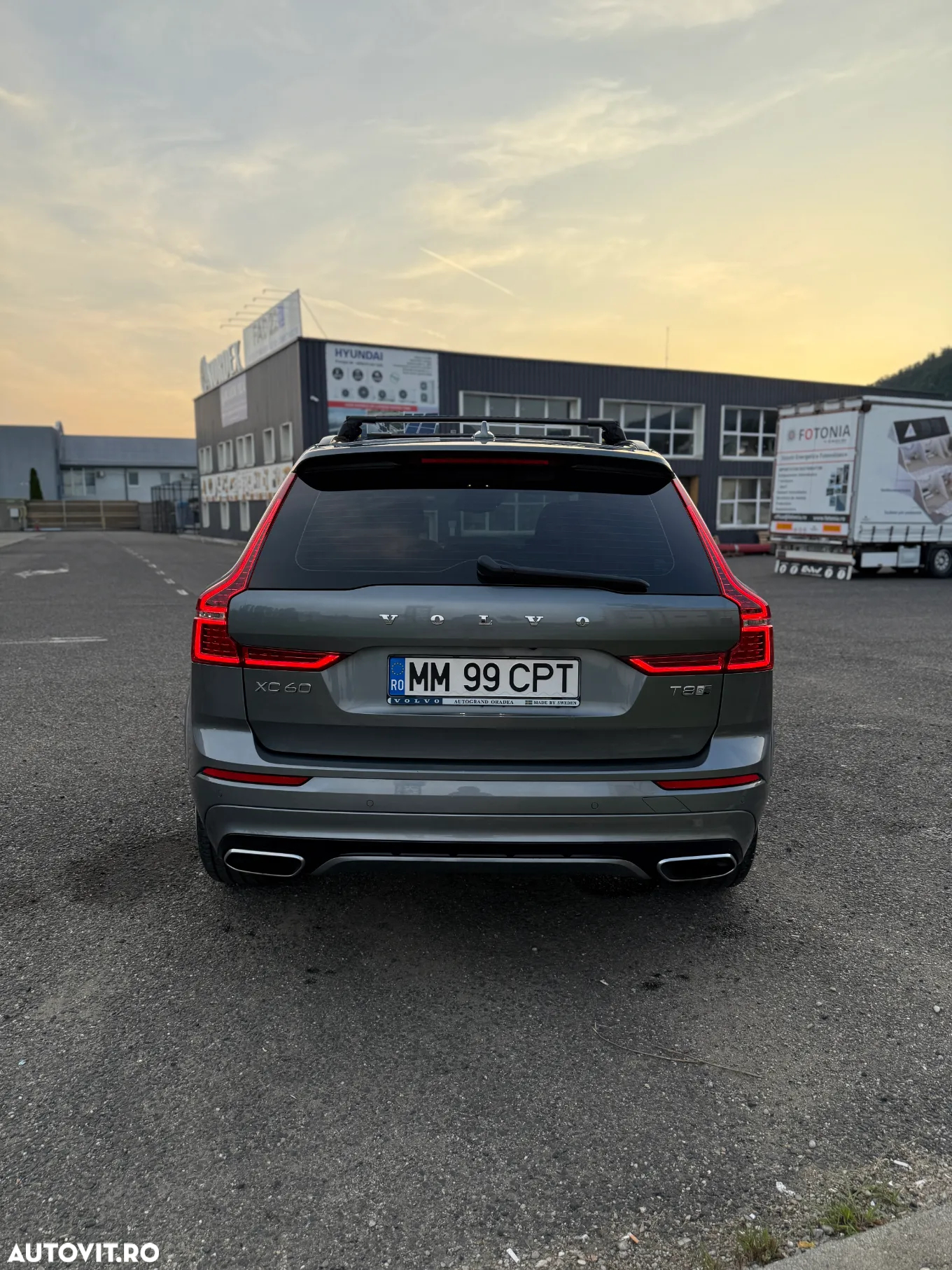 Volvo XC 60 T8 Twin Engine AWD R-Design - 5