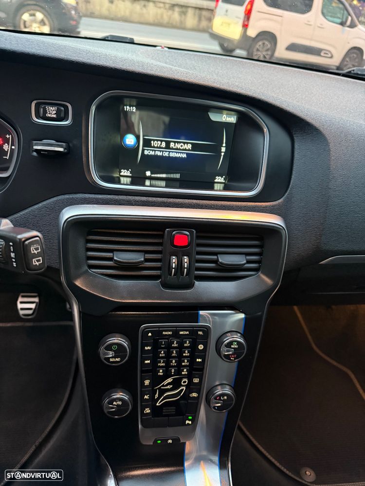 Volvo V40 D2 R Design - 33