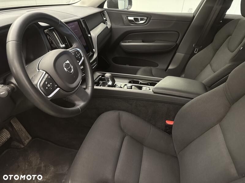 Volvo XC 60 B4 B Momentum Pro - 11