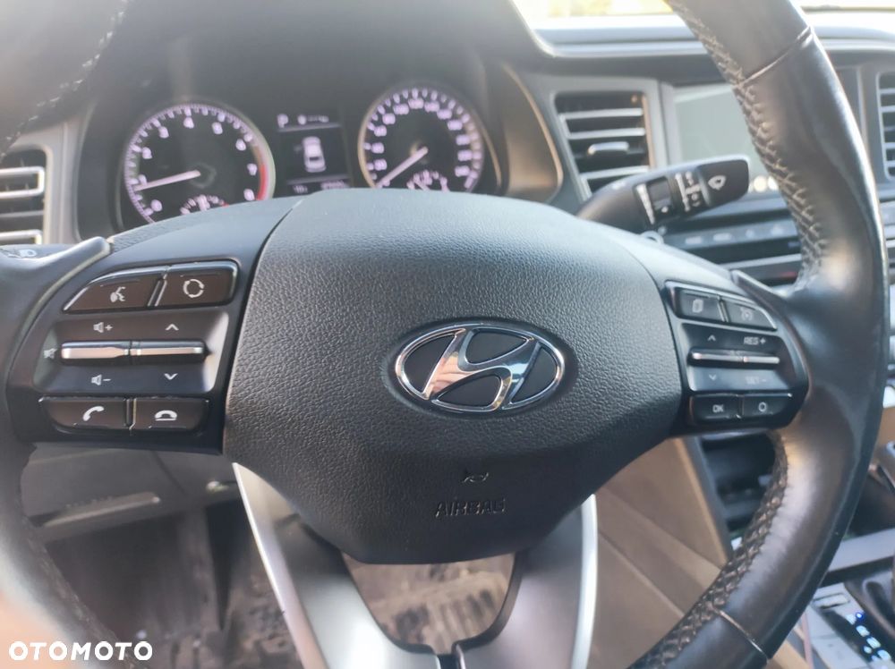 Hyundai Elantra 1.6 Style - 11