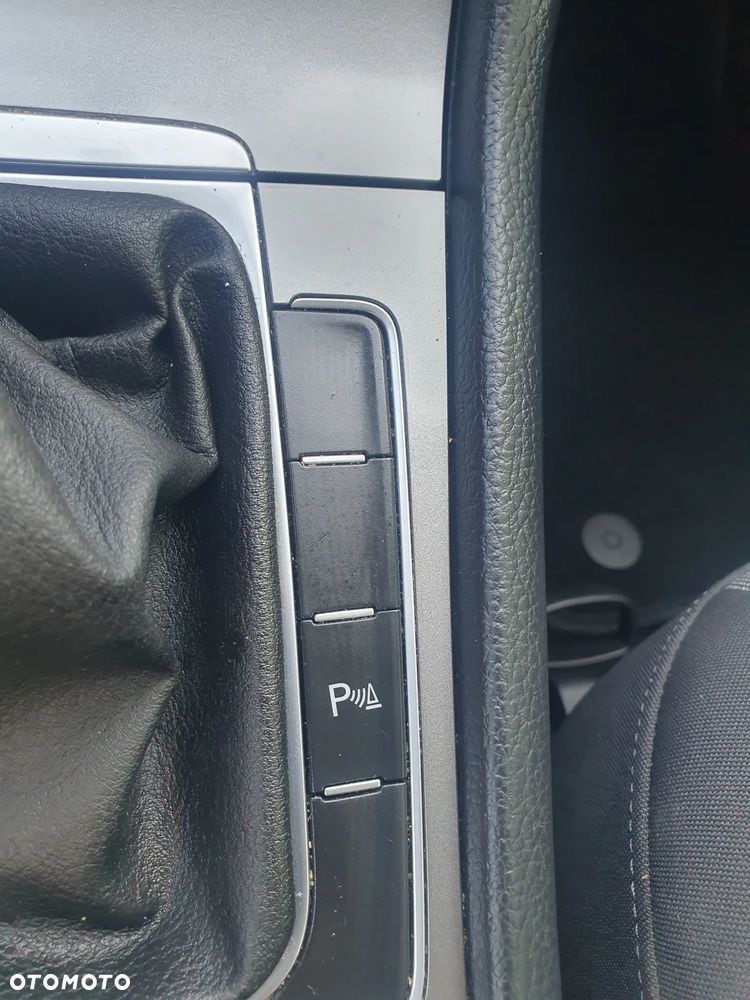 Volkswagen Golf 1.6 TDI BMT Comfortline - 29