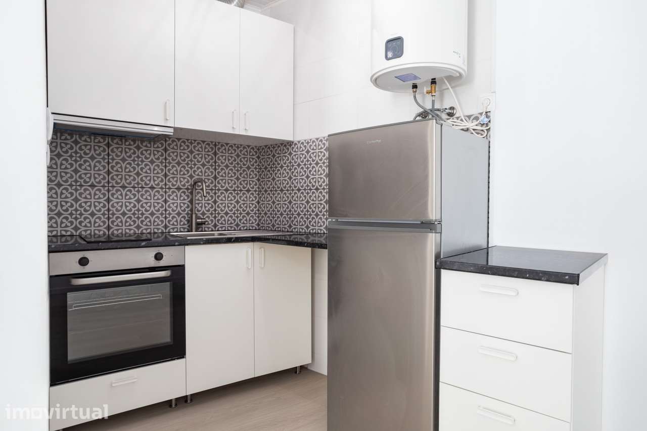 T2 Duplex inserido em vila com pátio em Campo de Ourique - Grande imagem: 4/29