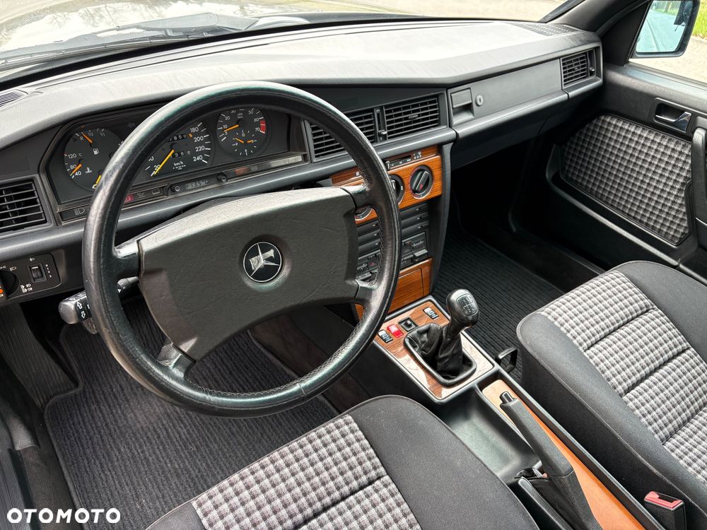 Mercedes-Benz W201 (190) - 14