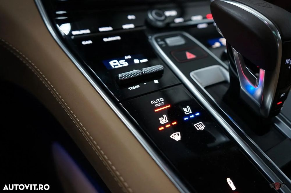 Porsche Panamera 4 E-Hybrid Platinum Edition - 12