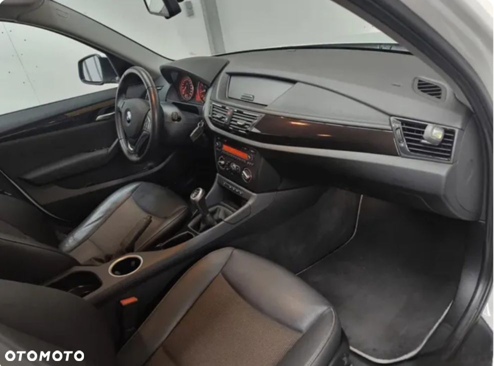 BMW X1 xDrive20i Sport Line - 12