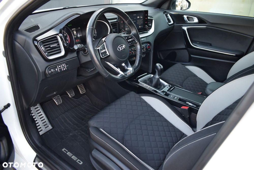 Kia ProCeed 1.5 T-GDI GT Line - 11
