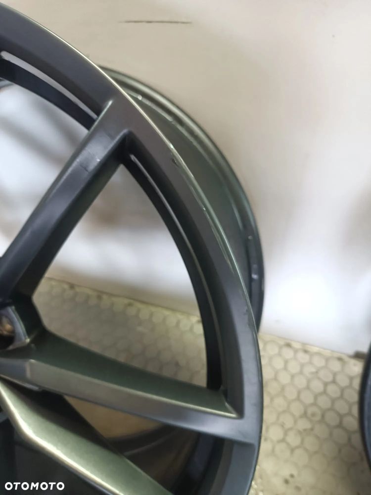 3G0601025BH 8Jx19 ET44 PRETORIA Antracyt Felgi kola VW Passat B8 czesci - 4