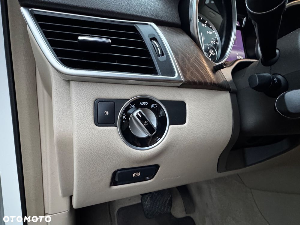 Mercedes-Benz ML 350 4MATIC (BlueEFFICIENCY) 7G-TRONIC - 39