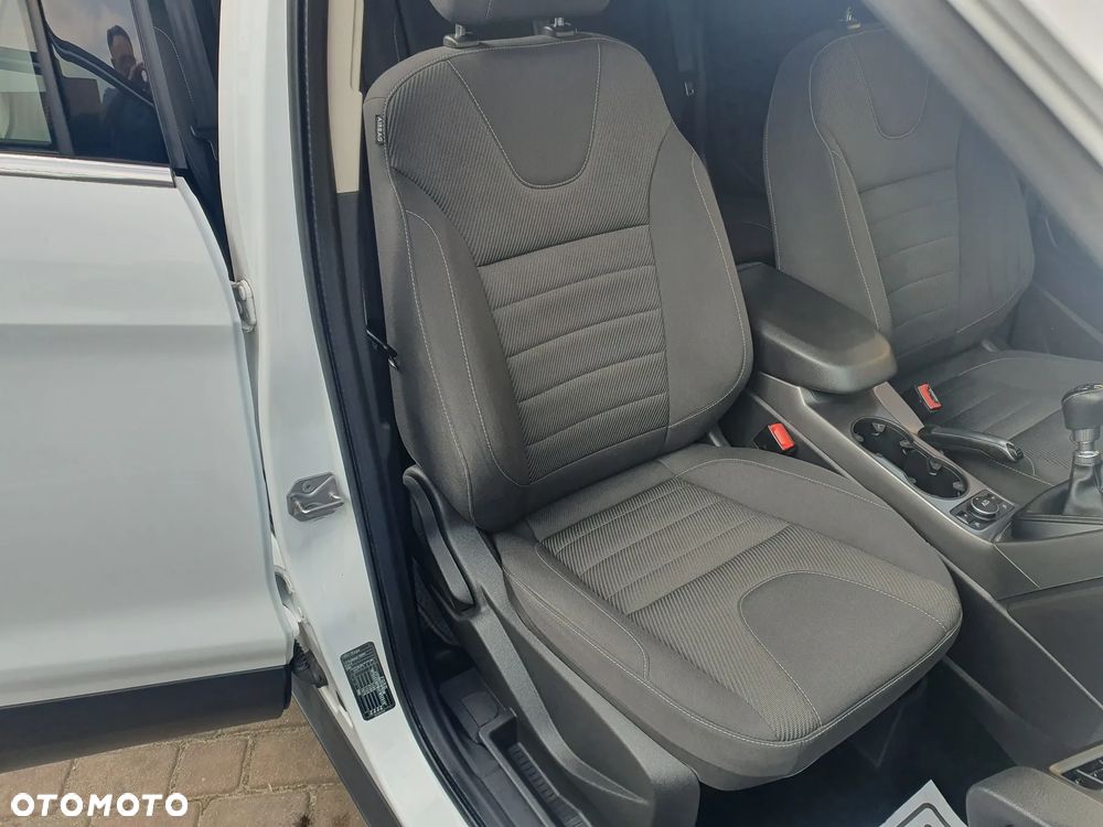 Ford Kuga 1.5 EcoBoost 2x4 Cool & Connect - 9