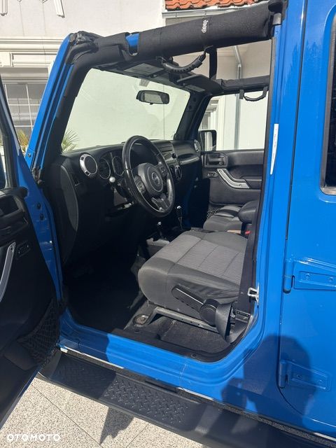 Jeep Wrangler Unlimited 3.8 Sahara - 17