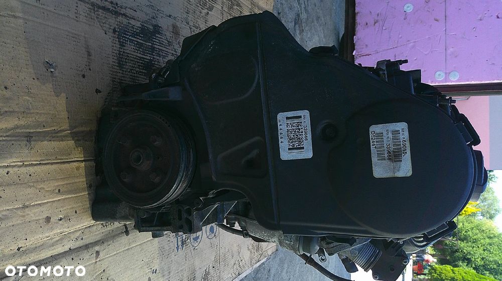 VOLVO XC90 2.4 D SILNIK D5244T Z WTRYSKAMI - 9