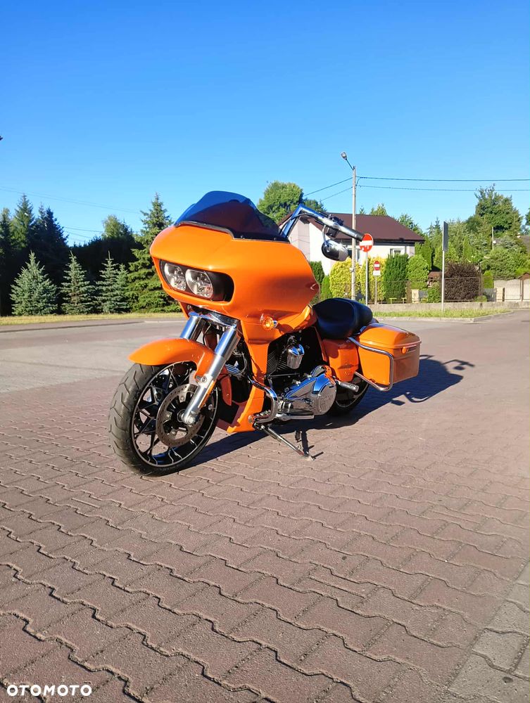 Harley-Davidson Touring Road Glide - 2