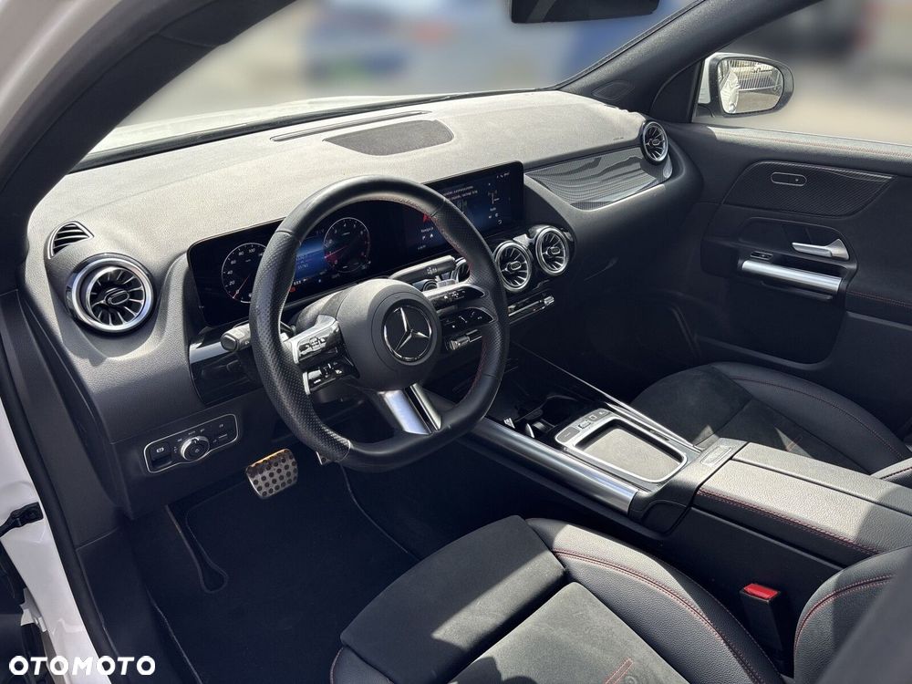 Mercedes-Benz GLA - 15