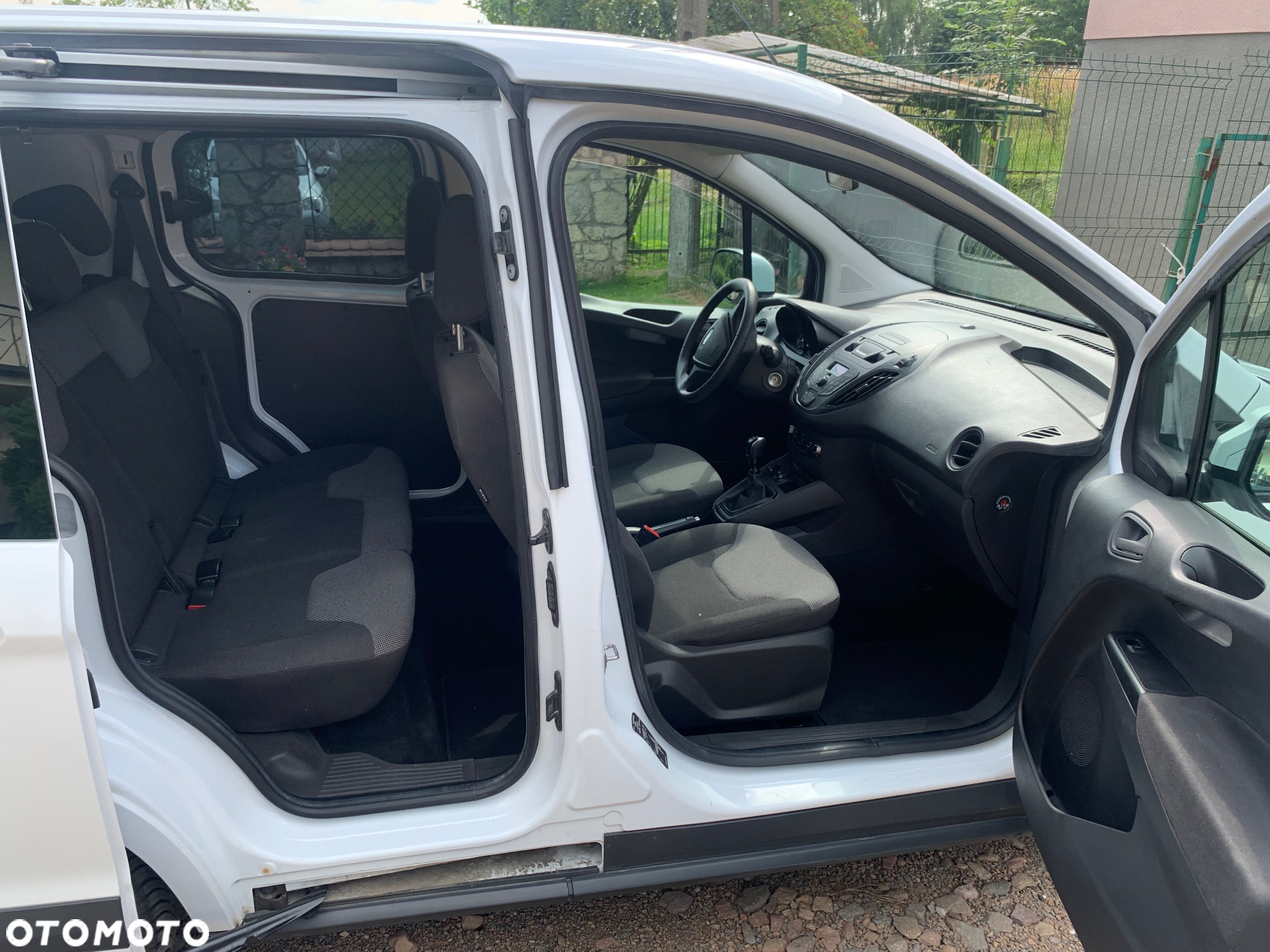 Ford Transit Courier - 9