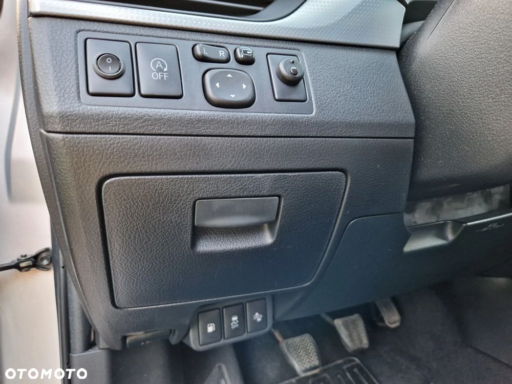 Toyota Avensis 2.0 D-4D Premium - 15