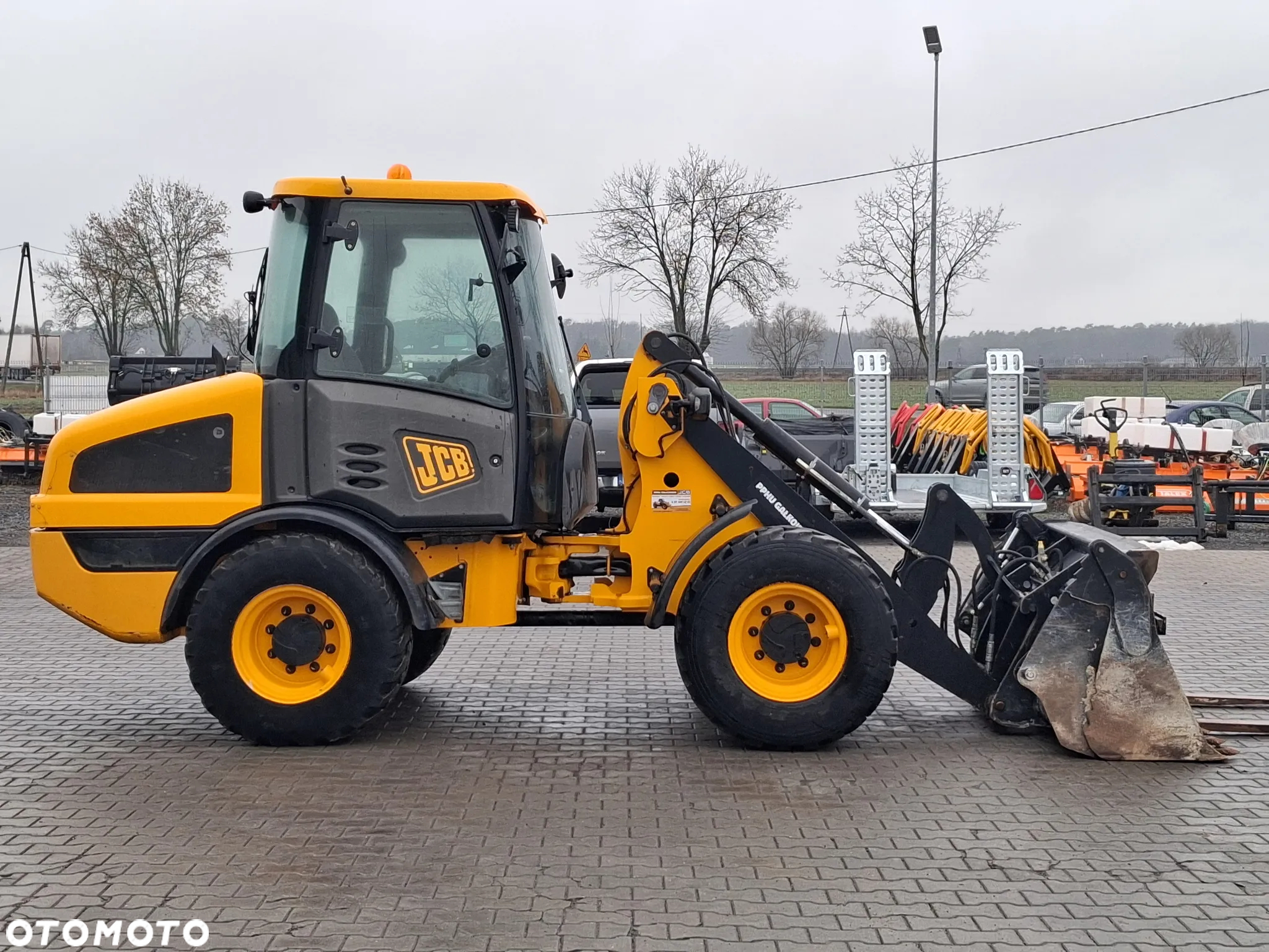 JCB 406 - 5