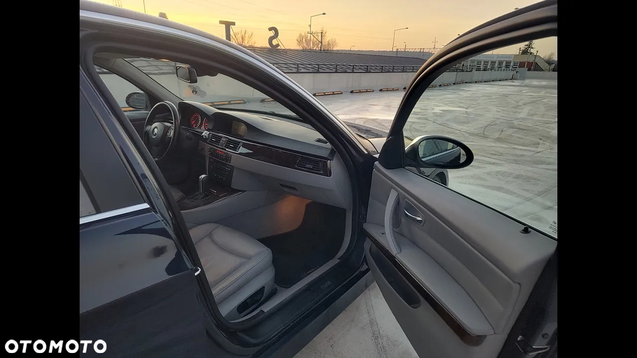 BMW Seria 3 330xi - 27