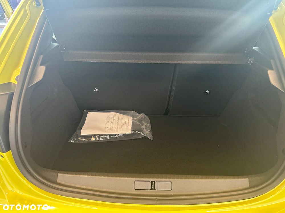 Peugeot 208 - 12