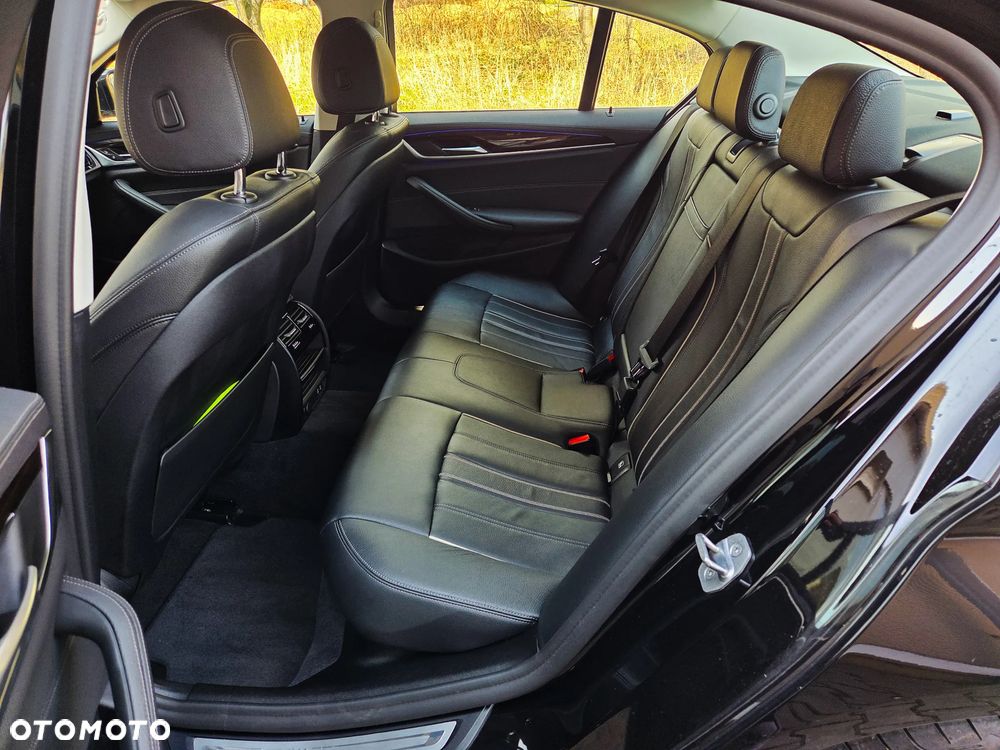 BMW Seria 5 520i Luxury Line sport - 31