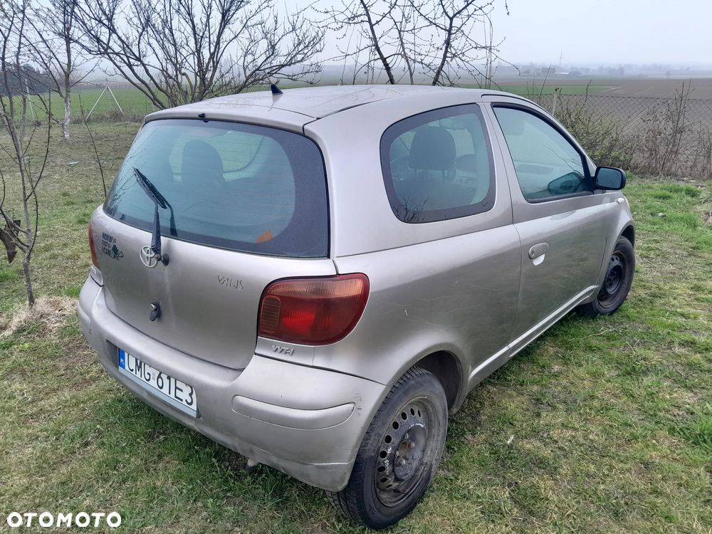 Toyota Yaris 1.0 Base - 2