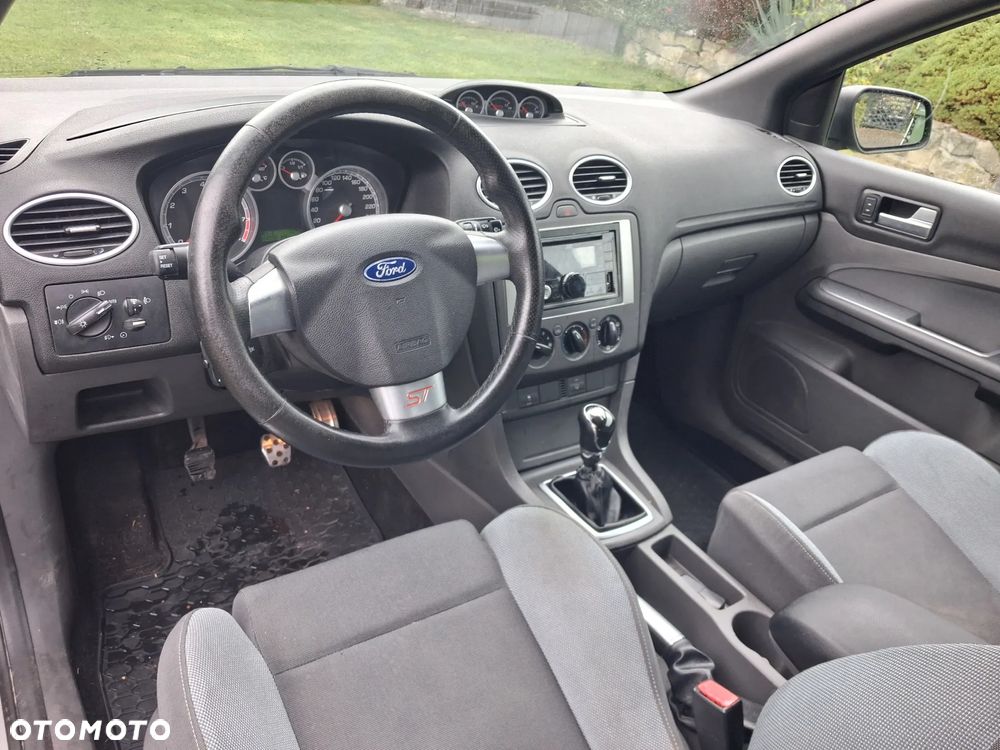 Ford Focus 2.5 ST - 12