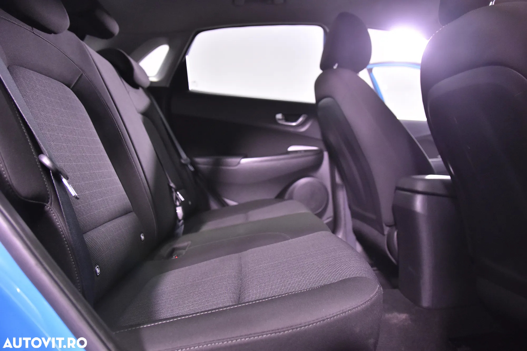 Hyundai KONA - 12