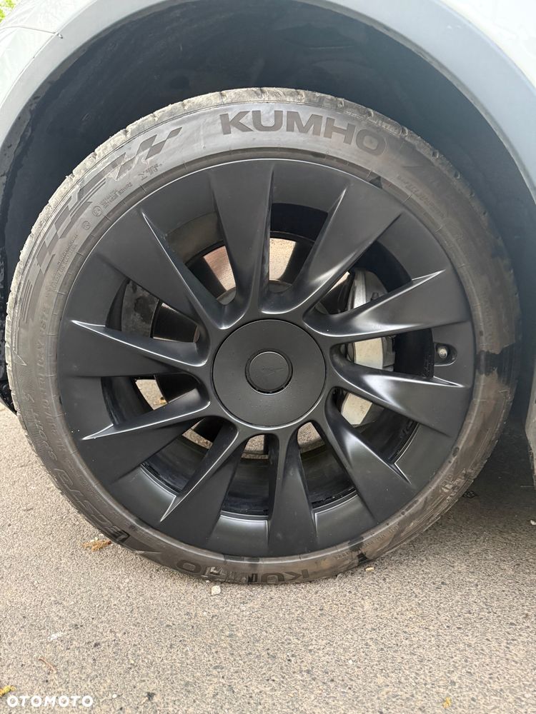 Tesla Model Y Long Range Dual Motor AWD - 13